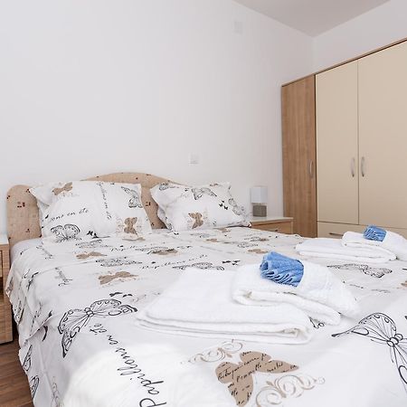 Apartments Natasa Светі-Стефан Екстер'єр фото
