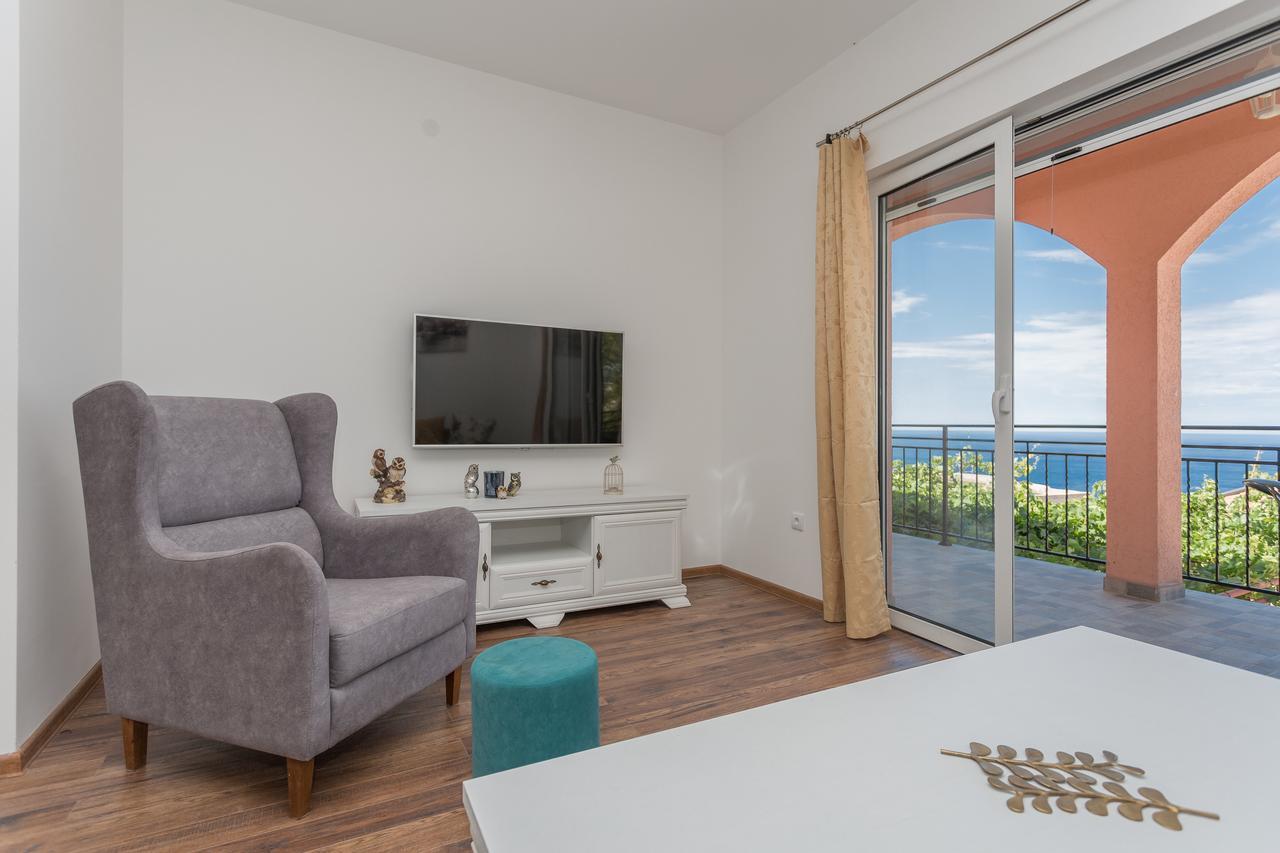 Apartments Natasa Светі-Стефан Екстер'єр фото