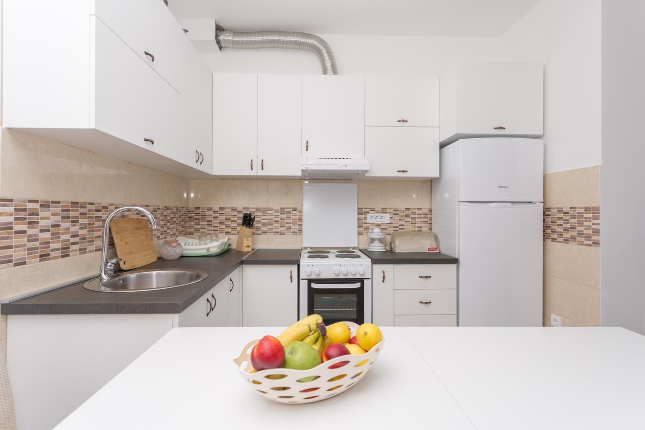 Apartments Natasa Светі-Стефан Екстер'єр фото