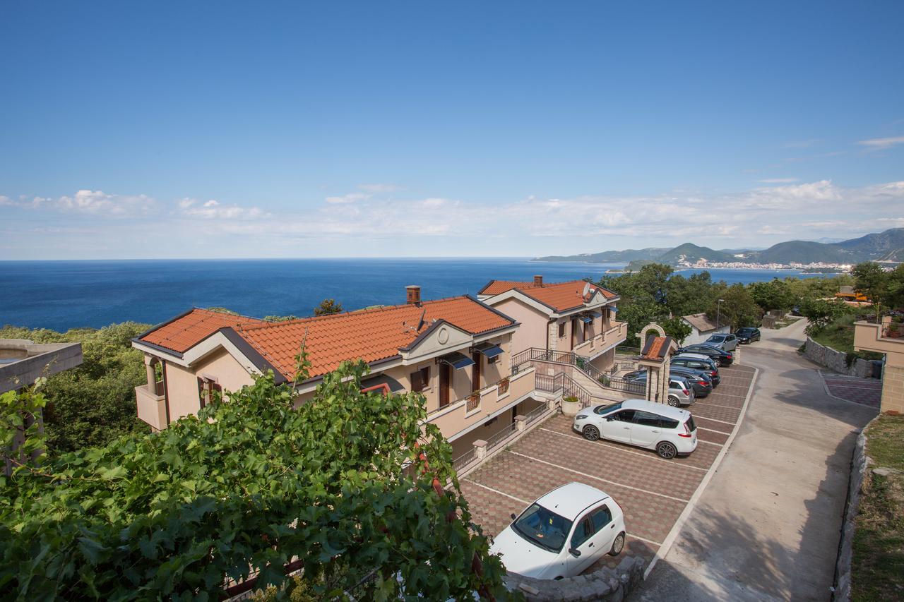 Apartments Natasa Светі-Стефан Екстер'єр фото